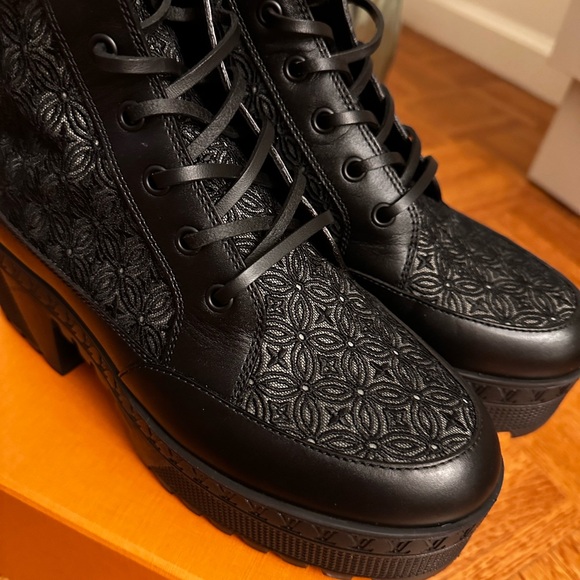 Louise Vuitton Laureate Platform Desert Boot - Picture 9 of 10